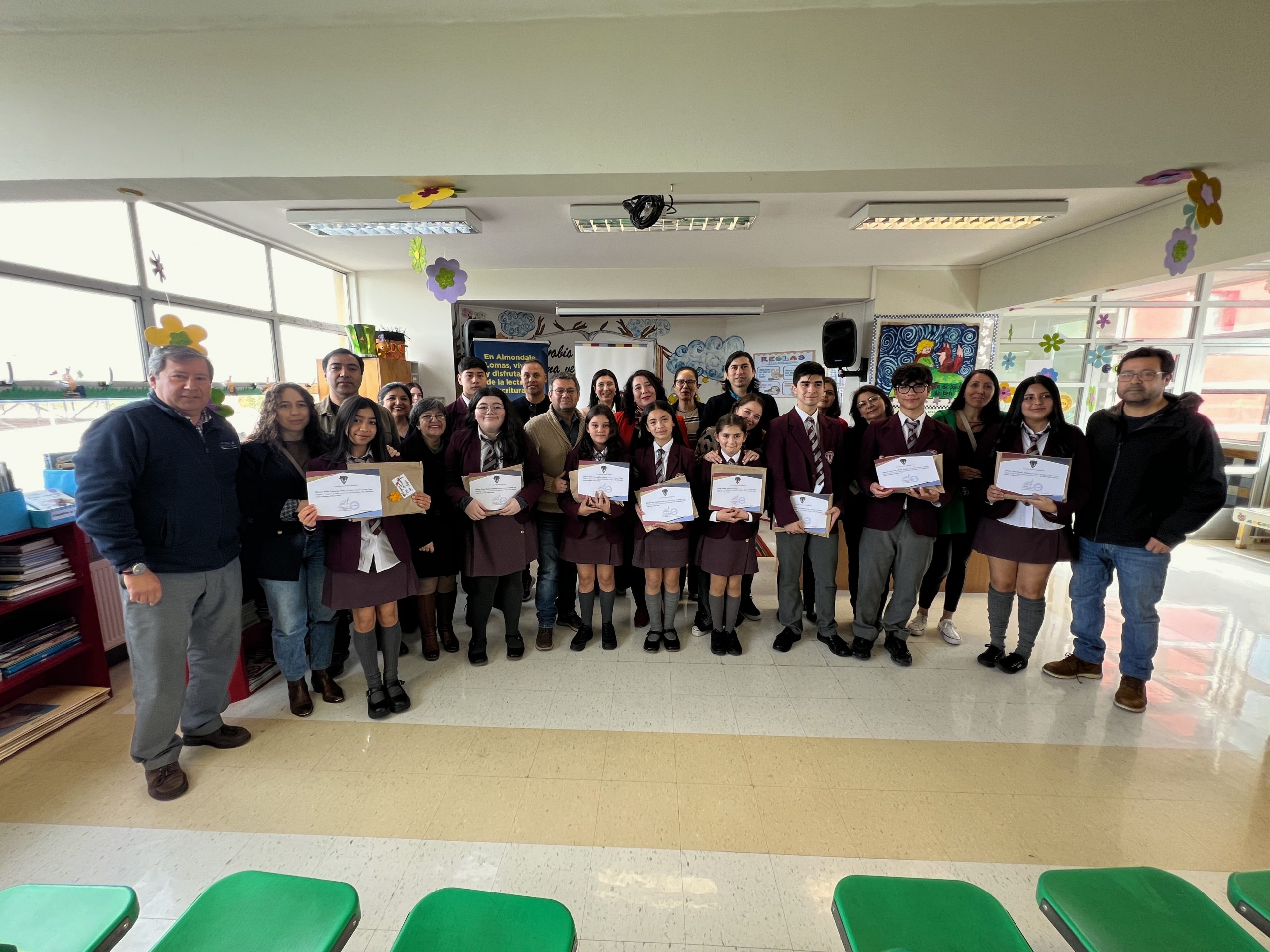 Almondale Lomas premió a ganadores de segundo concurso literario por el buen trato
